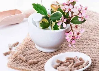 3 Best Natural Treatments for Hormonal Acne compress